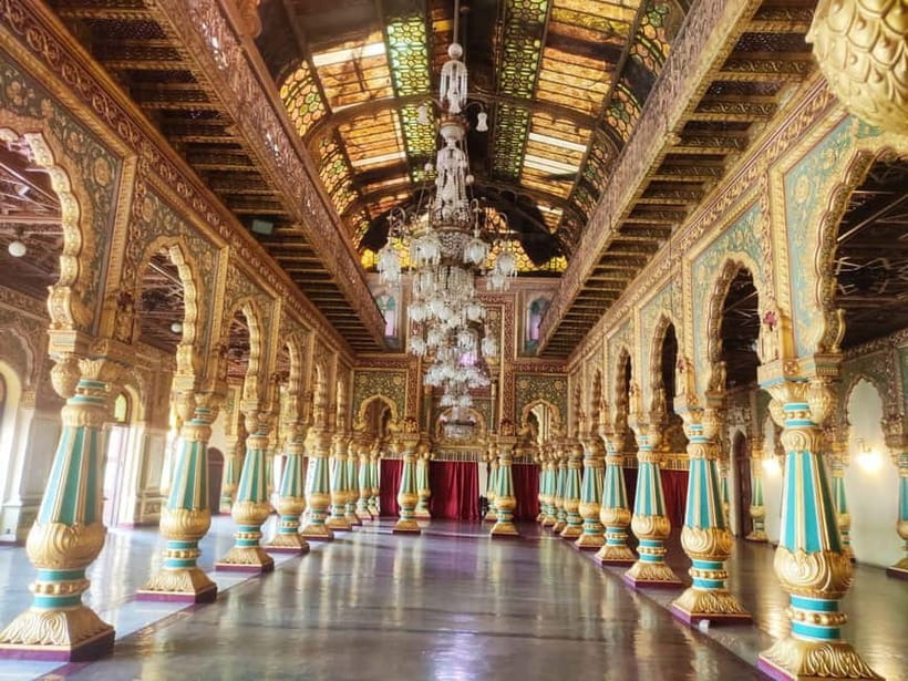 Mysore: Palace, Art Gallery & Devaraja Market Walking Tour - Mysore on foot: Palace, gallery, and market in one tight arc