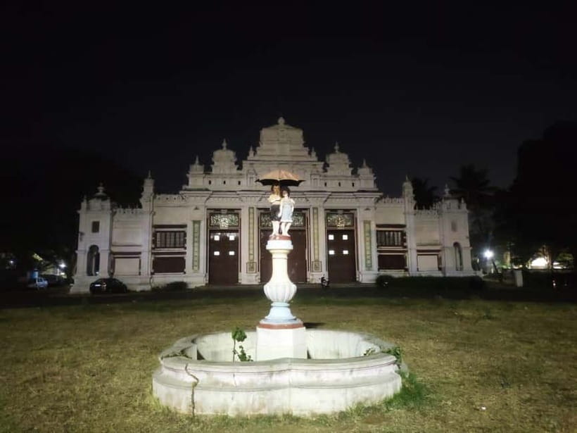 Mysore: Palace, Art Gallery & Devaraja Market Walking Tour - Jaganmohana Art Gallery (45 minutes): how to read a city through art