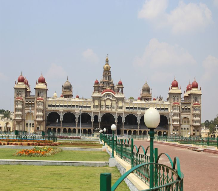 Mysore: Private Excursion with Lunch from Bangalore - Lunch in Mysore: a fixed-menu break that keeps the day on track