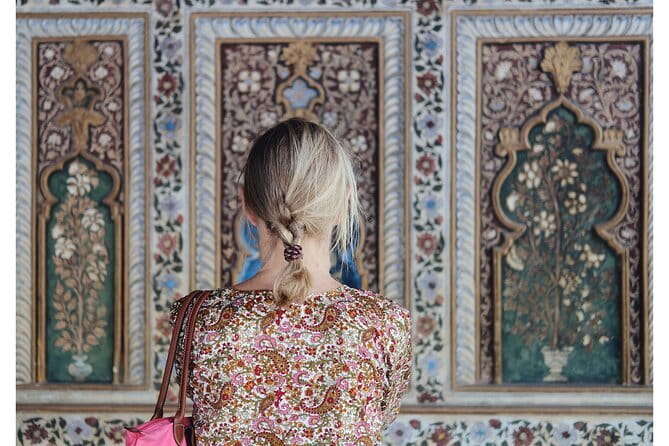 Mysore Tuk-Tuk Tours - Jaganmohan Palace (Sri Jayachamarajendra Art Gallery): art you can actually name