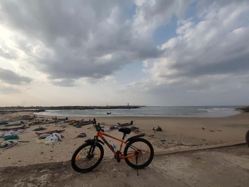 Pondicherry Beaches and History Guided Tour - Pace, sun, and comfort: how to make the most of the cycling + stories mix