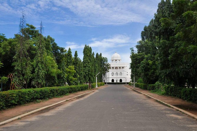 Private Tour: Madurai Sightseeing with Guide - Stop 2: Thirumalai Nayakar Mahal and the feeling of a palace in fragments (1 hour)