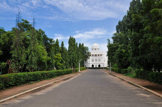 Private Tour: Madurai Sightseeing with Guide - Getting around: pickup, AC comfort, and the small practical wins