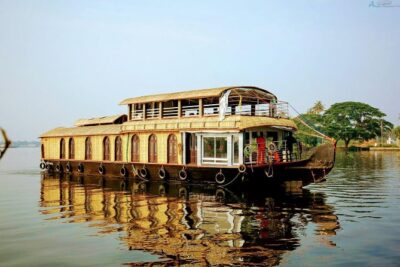 South India Tour in 06 Nights - Day 1: From Cochin airport to Munnar tea hills