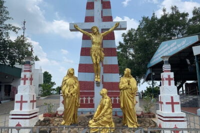 St Thomas Trail in Chennai by Wonder tours - Stop 1: San Thome Basilica (Portuguese 1523, British 1896 Neo-Gothic)