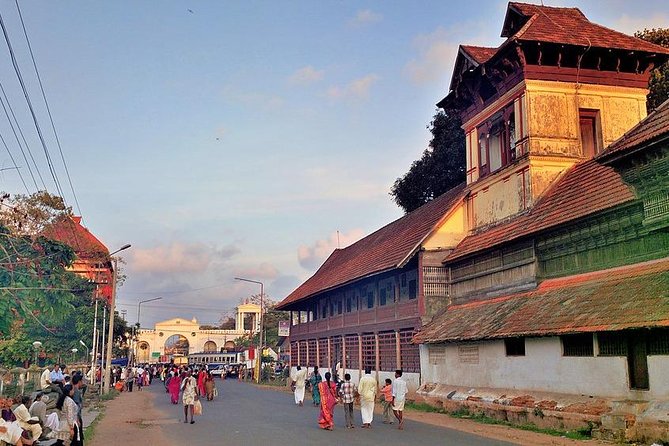Trivandrum Full Day Sightseeing Tour in a Private Car - Stop 1: Sree Padmanabhaswamy Temple and the slow gravity of ritual