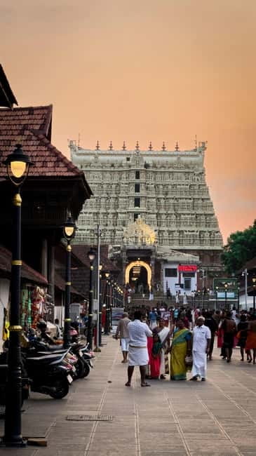 Trivandrum:A Guided Tour of Heritage & Local Flavours - Padmanabhaswamy Temple: Dravidian architecture with real-world restrictions