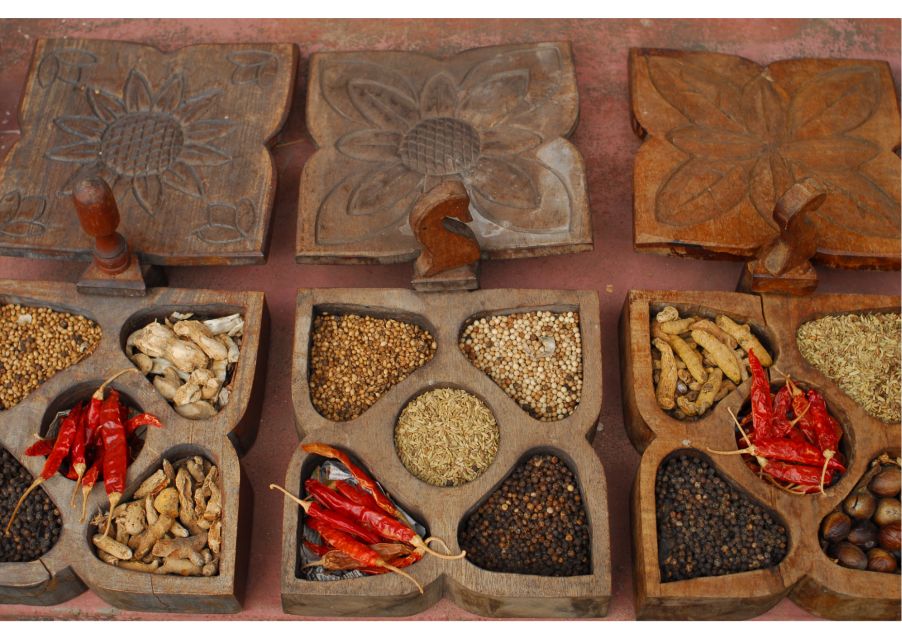 Vibrant Markets of Kochi (2 Hours Guided Walking Tour) - Group style and guides: expect friendly organization